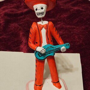 VINTAGE OAXACAN MUERTOS GUITAR PLAYER SCULPTURE 7 INCHES TALL
